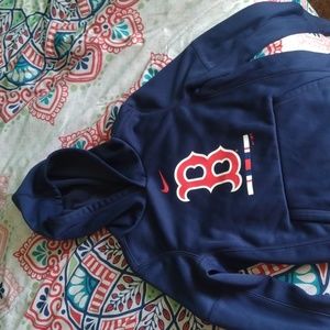 Nikeó dri fit hoodie for boys size small